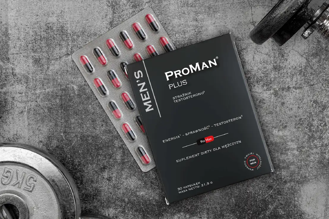 Natural Pharmaceuticals ProMan® Plus Opakowanie suplementu diety ProMan® Plus z blisterem czerwono-czarnych kapsułek, na szarym tle z ciężarkami do ćwiczeń.